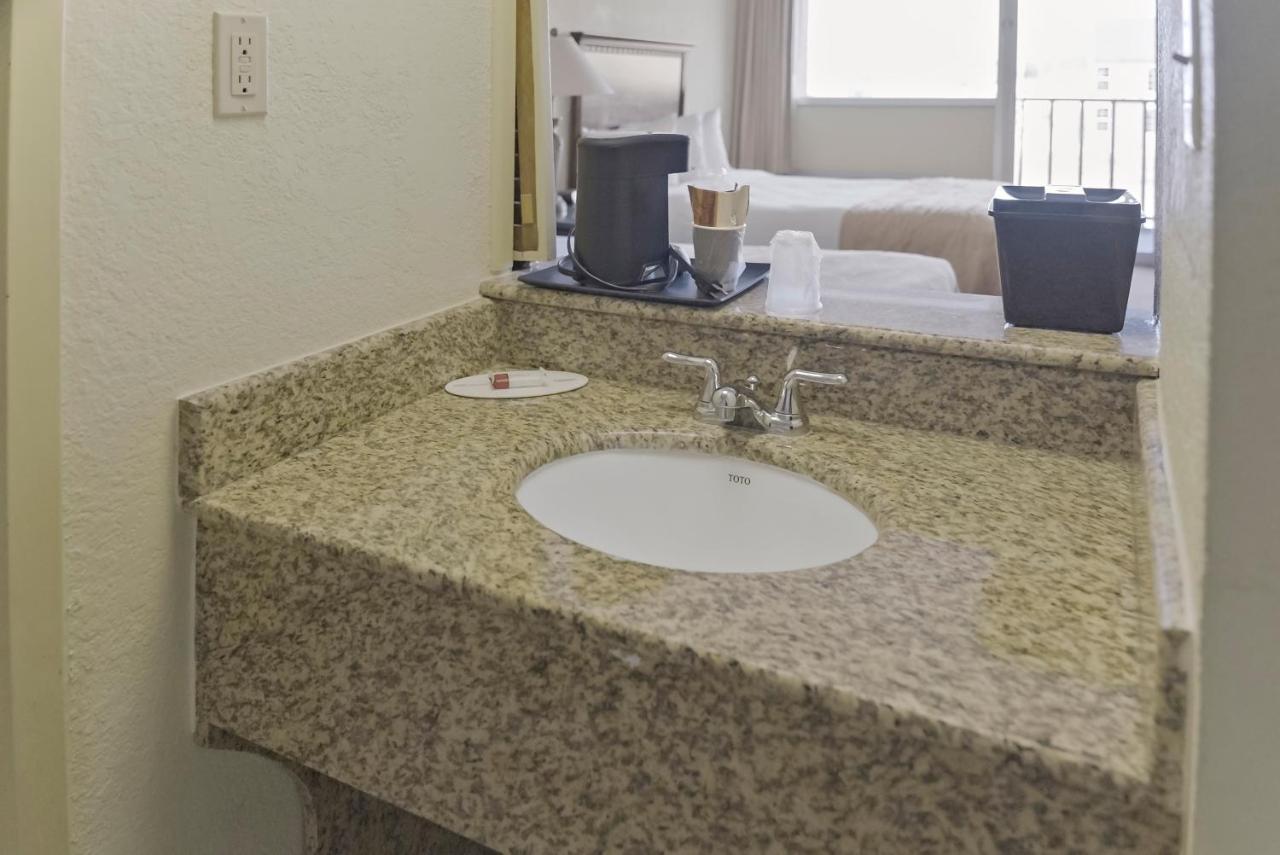 Economy Hotel Plus Wichita Luaran gambar