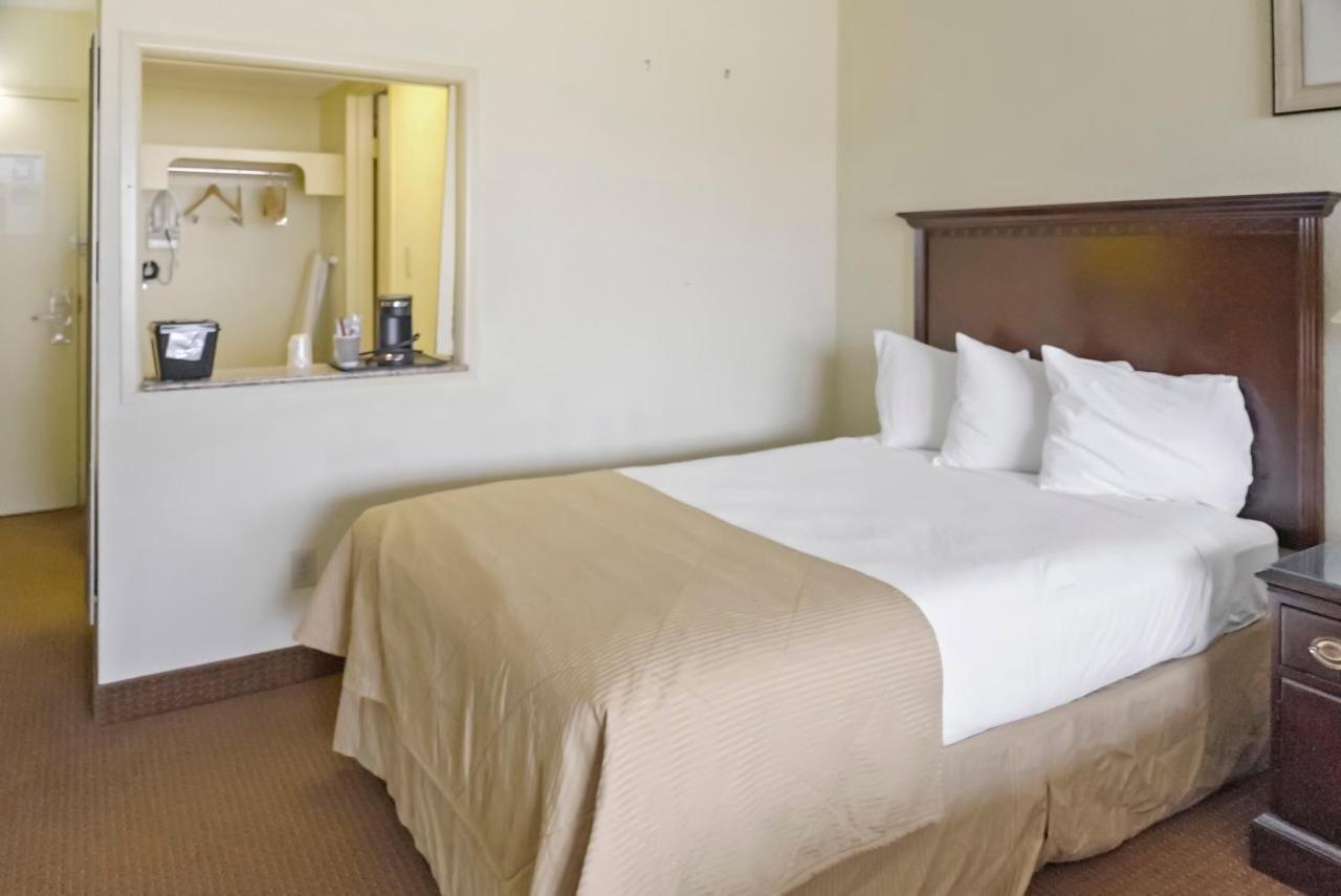 Economy Hotel Plus Wichita Luaran gambar